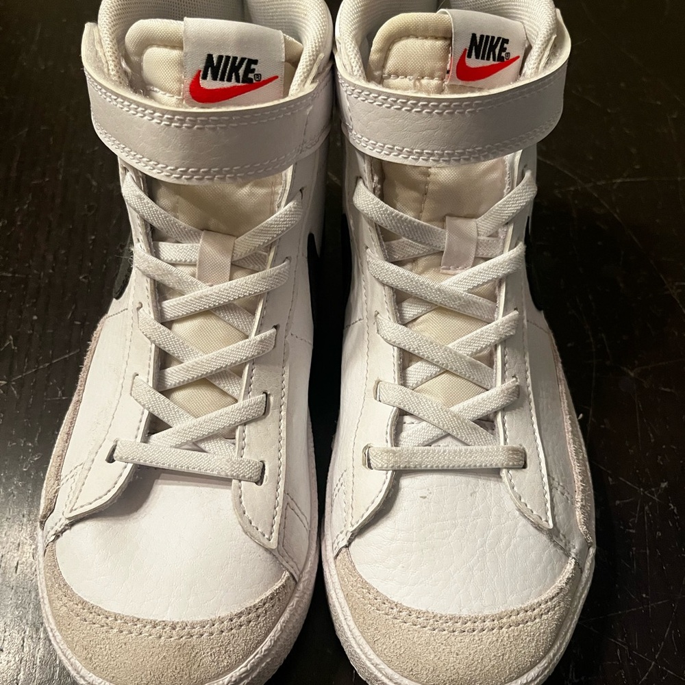 Nike White high-top Blazers Sneakers Classic Design